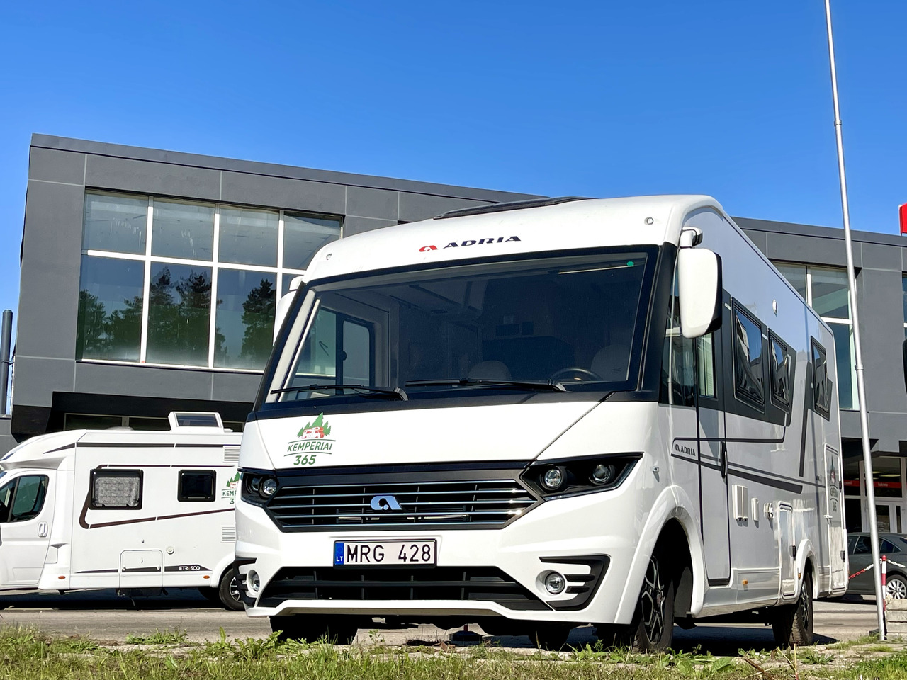 ADRIA Sonic Plus 700SL - Integrált lakóautó: 1 kép. ADRIA Sonic Plus 700SL - Integrált lakóautó: 1 kép.