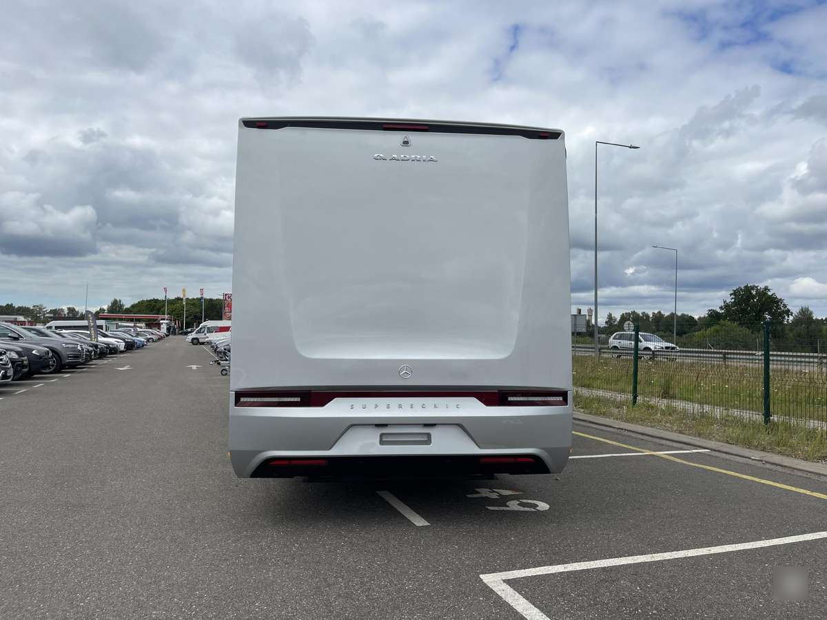 ADRIA Super Sonic 780 DC - Integrált lakóautó: 2 kép. ADRIA Super Sonic 780 DC - Integrált lakóautó: 2 kép.