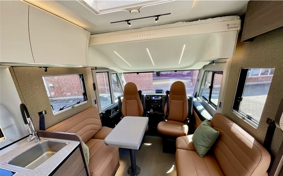 ADRIA Super Sonic 780 DC - Integrált lakóautó: 4 kép. ADRIA Super Sonic 780 DC - Integrált lakóautó: 4 kép.