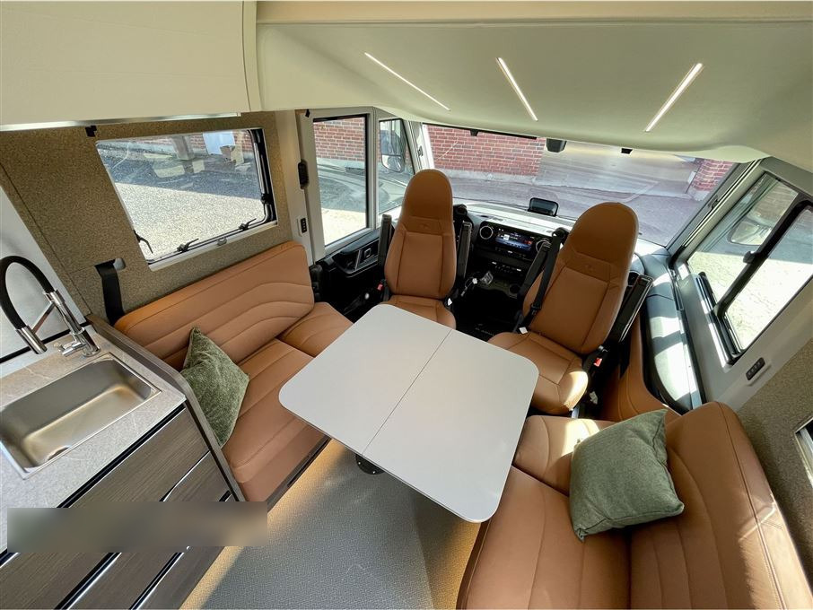 ADRIA Super Sonic 780 DC - Integrált lakóautó: 3 kép. ADRIA Super Sonic 780 DC - Integrált lakóautó: 3 kép.