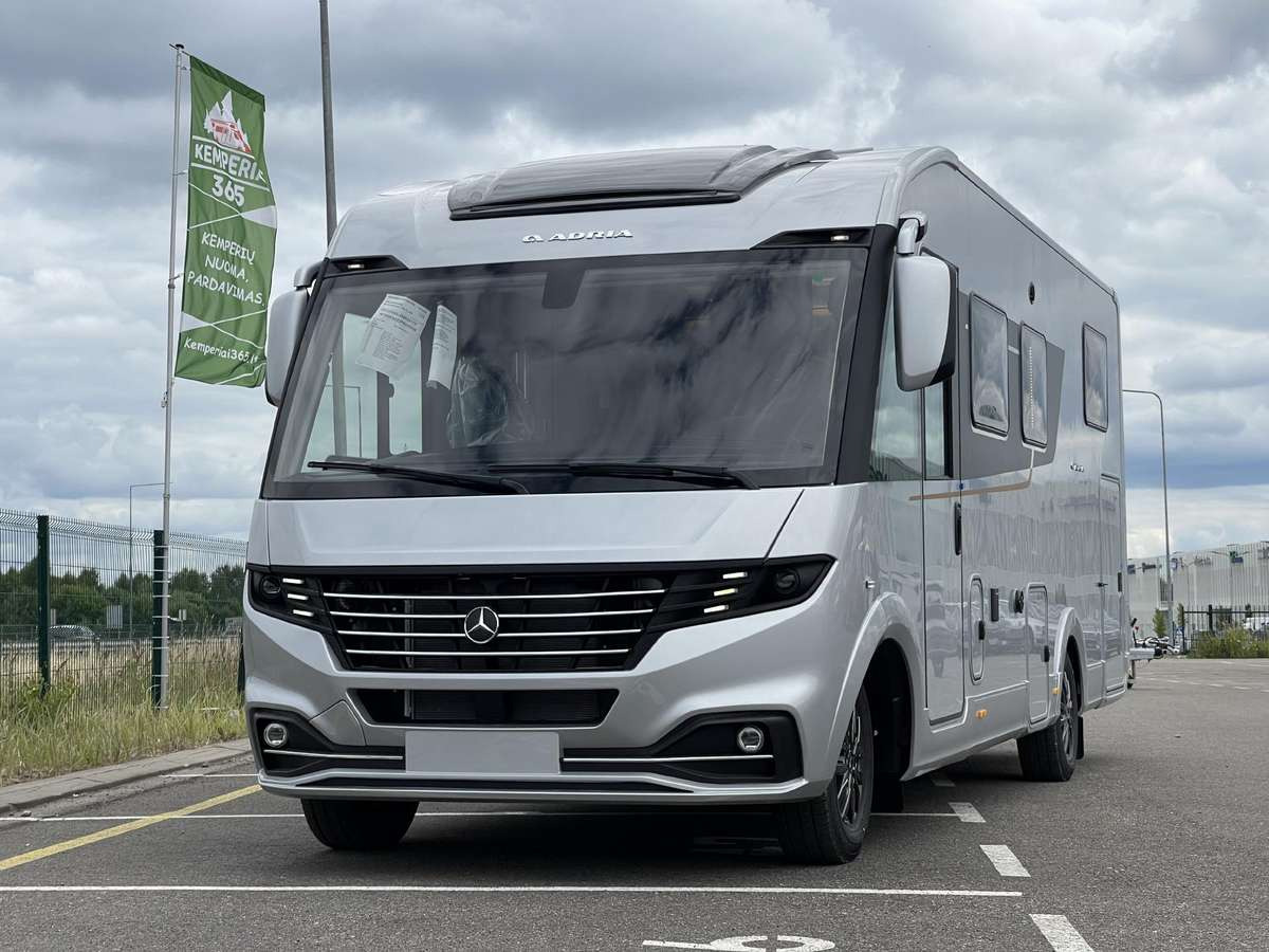 ADRIA Super Sonic 780 DC - Integrált lakóautó: 1 kép. ADRIA Super Sonic 780 DC - Integrált lakóautó: 1 kép.