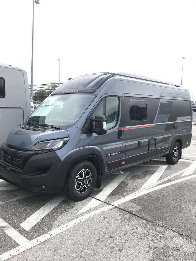 ADRIA Twin Sport 640 SG - Kempingautó: 2 kép. ADRIA Twin Sport 640 SG - Kempingautó: 2 kép.