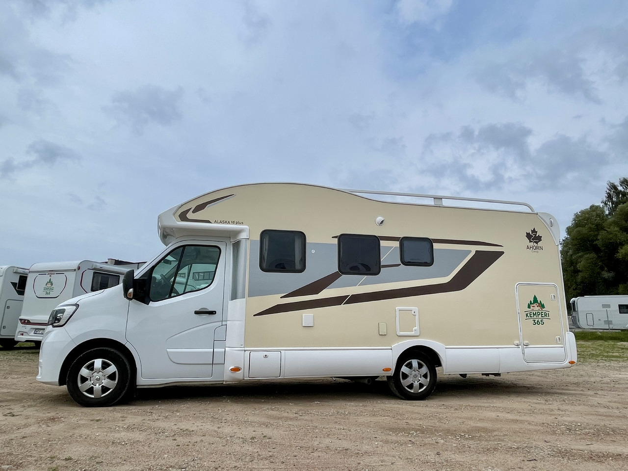 AHORN CAMP Alaska TD plus - Félintegrált lakóautó: 3 kép. AHORN CAMP Alaska TD plus - Félintegrált lakóautó: 3 kép.