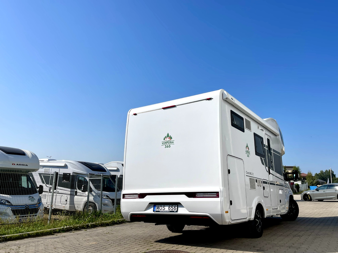 Adria Coral Xl 600 DP - Alkóvos lakóautó: 2 kép. Adria Coral Xl 600 DP - Alkóvos lakóautó: 2 kép.