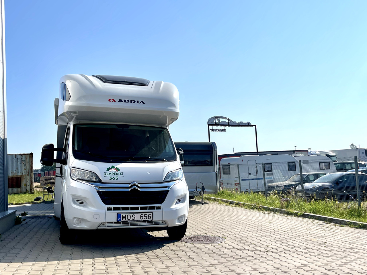 Adria Coral Xl 600 DP - Alkóvos lakóautó: 1 kép. Adria Coral Xl 600 DP - Alkóvos lakóautó: 1 kép.