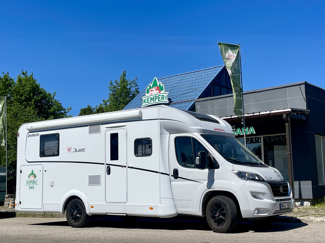 DETHLEFFS T7052 DBL - Félintegrált lakóautó: 2 kép. DETHLEFFS T7052 DBL - Félintegrált lakóautó: 2 kép.