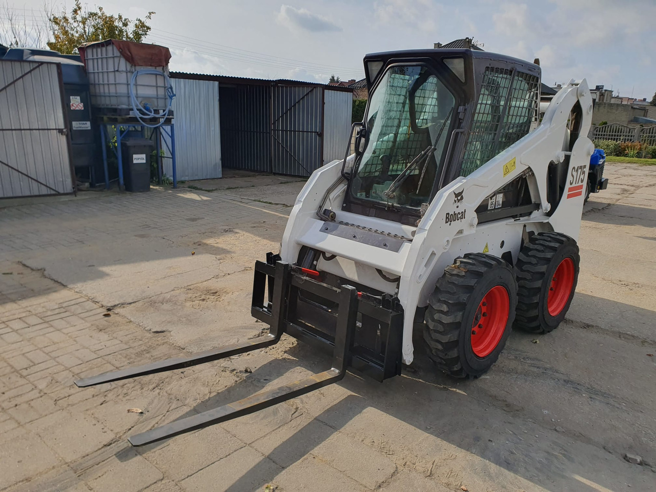 BOBCAT S175 - Mini homlokrakodó: 1 kép. BOBCAT S175 - Mini homlokrakodó: 1 kép.