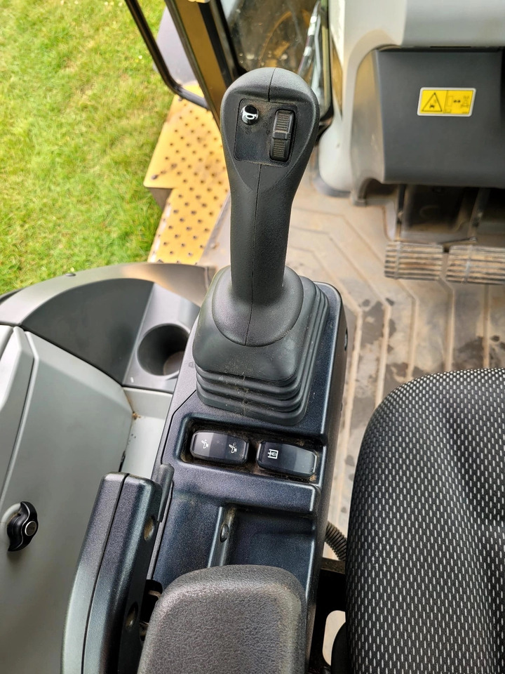 CATERPILLAR 432 - Kotrórakodó: 3 kép. CATERPILLAR 432 - Kotrórakodó: 3 kép.