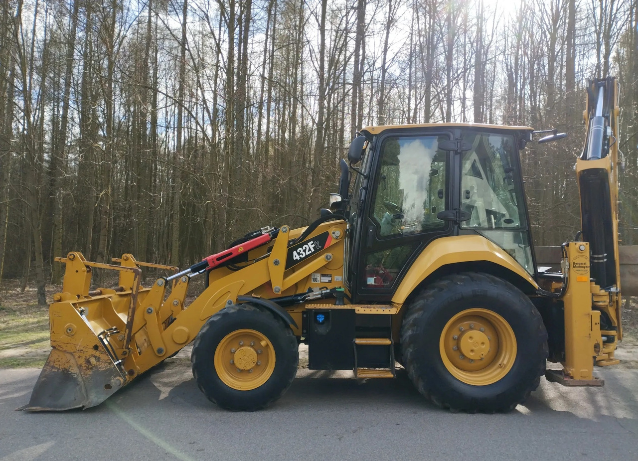 CATERPILLAR 432F II - Kotrórakodó: 4 kép. CATERPILLAR 432F II - Kotrórakodó: 4 kép.