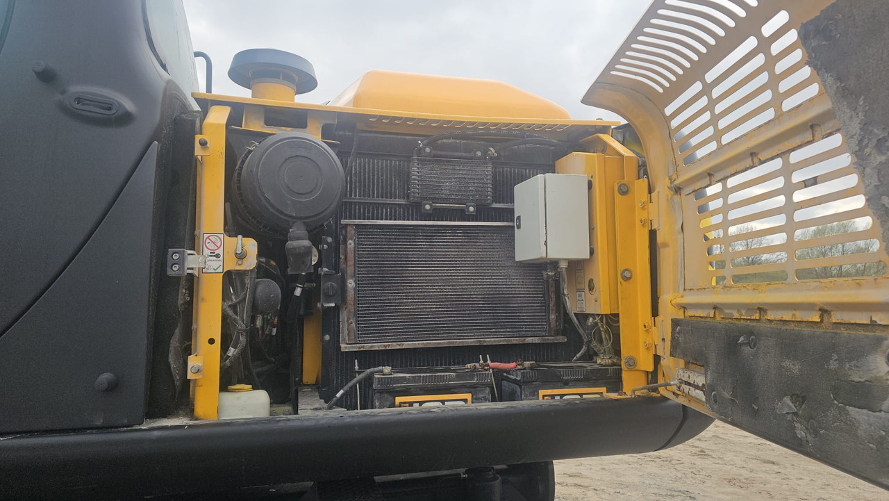 JCB JS175W - Gumikerekes kotró: 5 kép. JCB JS175W - Gumikerekes kotró: 5 kép.