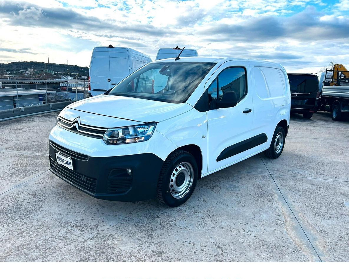 Citroen Berligno 1.6 HDi 100 cv 3 posti - Kis furgon: 1 kép. Citroen Berligno 1.6 HDi 100 cv 3 posti - Kis furgon: 1 kép.