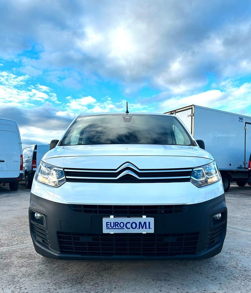 Citroen Berligno 1.6 HDi 100 cv 3 posti - Kis furgon: 2 kép. Citroen Berligno 1.6 HDi 100 cv 3 posti - Kis furgon: 2 kép.