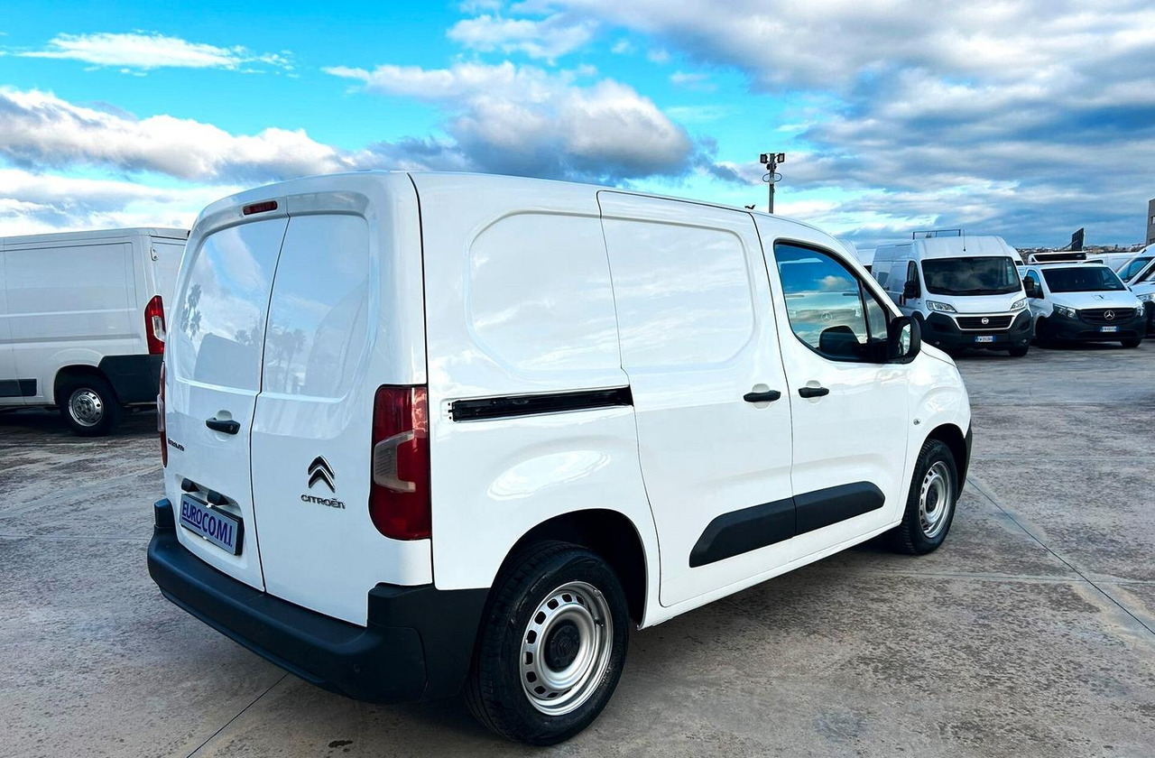 Citroen Berligno 1.6 HDi 100 cv 3 posti - Kis furgon: 5 kép. Citroen Berligno 1.6 HDi 100 cv 3 posti - Kis furgon: 5 kép.