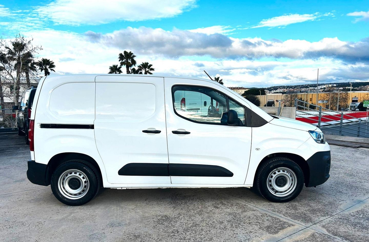 Citroen Berligno 1.6 HDi 100 cv 3 posti - Kis furgon: 4 kép. Citroen Berligno 1.6 HDi 100 cv 3 posti - Kis furgon: 4 kép.