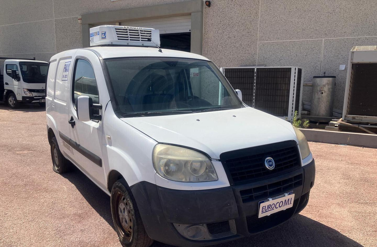 DOBLO' CON COIBENTAZIONE E GRUPPO FRIGO - Hűtős kisteherautó: 3 kép. DOBLO' CON COIBENTAZIONE E GRUPPO FRIGO - Hűtős kisteherautó: 3 kép.