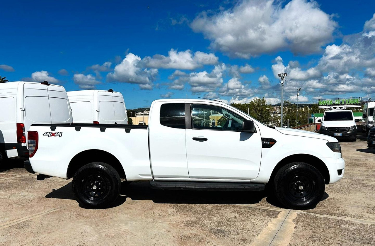 Ford Ranger 2.2 160 cv XL Supercab 4 posti 4wd gan - Pickup: 4 kép. Ford Ranger 2.2 160 cv XL Supercab 4 posti 4wd gan - Pickup: 4 kép.