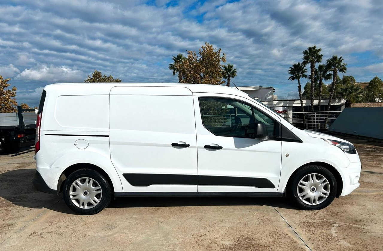 Ford Transit Connect Maxi 1.5 TDCi 100 cv 3 posti - Kis furgon: 4 kép. Ford Transit Connect Maxi 1.5 TDCi 100 cv 3 posti - Kis furgon: 4 kép.