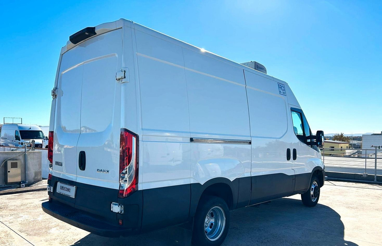 Iveco Daily 35C15 Furgone gemellato Isotermico - Hűtős kisteherautó: 5 kép. Iveco Daily 35C15 Furgone gemellato Isotermico - Hűtős kisteherautó: 5 kép.