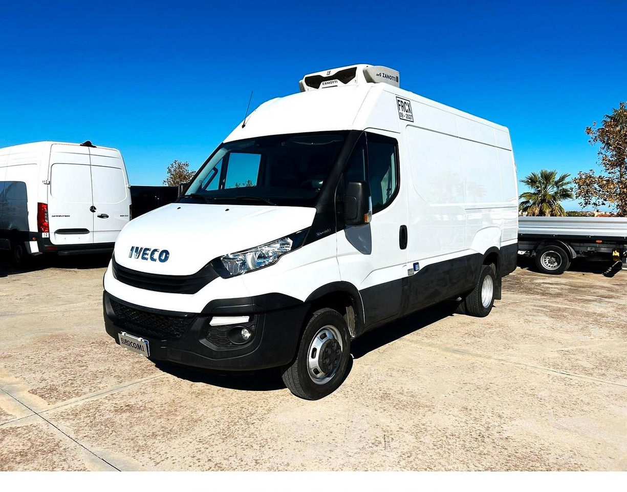 Iveco Daily 35C15 Furgone gemellato Isotermico - Hűtős kisteherautó: 1 kép. Iveco Daily 35C15 Furgone gemellato Isotermico - Hűtős kisteherautó: 1 kép.
