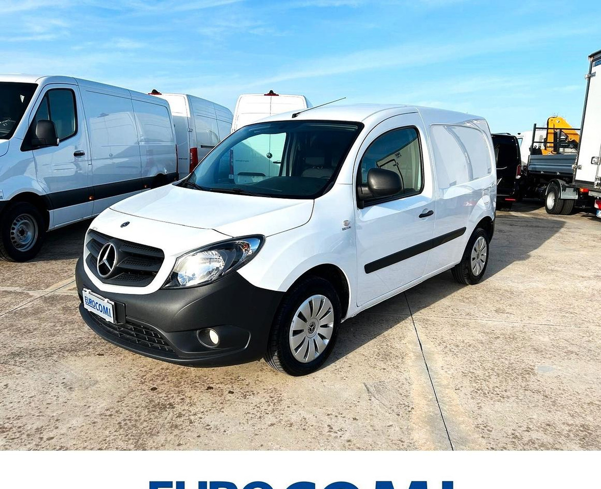 Mercedes Benz Citan 111 cdi Long 3 posti - Kis furgon: 1 kép. Mercedes Benz Citan 111 cdi Long 3 posti - Kis furgon: 1 kép.