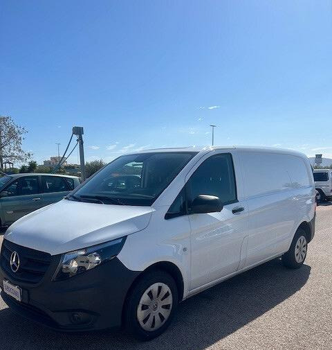 Mercedes-Benz VITO FURGONE 114 Traz Ant - Furgon: 4 kép. Mercedes-Benz VITO FURGONE 114 Traz Ant - Furgon: 4 kép.