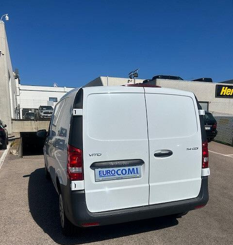 Mercedes-Benz VITO FURGONE 114 Traz Ant - Furgon: 3 kép. Mercedes-Benz VITO FURGONE 114 Traz Ant - Furgon: 3 kép.
