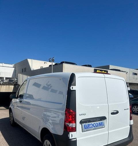 Mercedes-Benz VITO FURGONE 114 Traz Ant - Furgon: 2 kép. Mercedes-Benz VITO FURGONE 114 Traz Ant - Furgon: 2 kép.