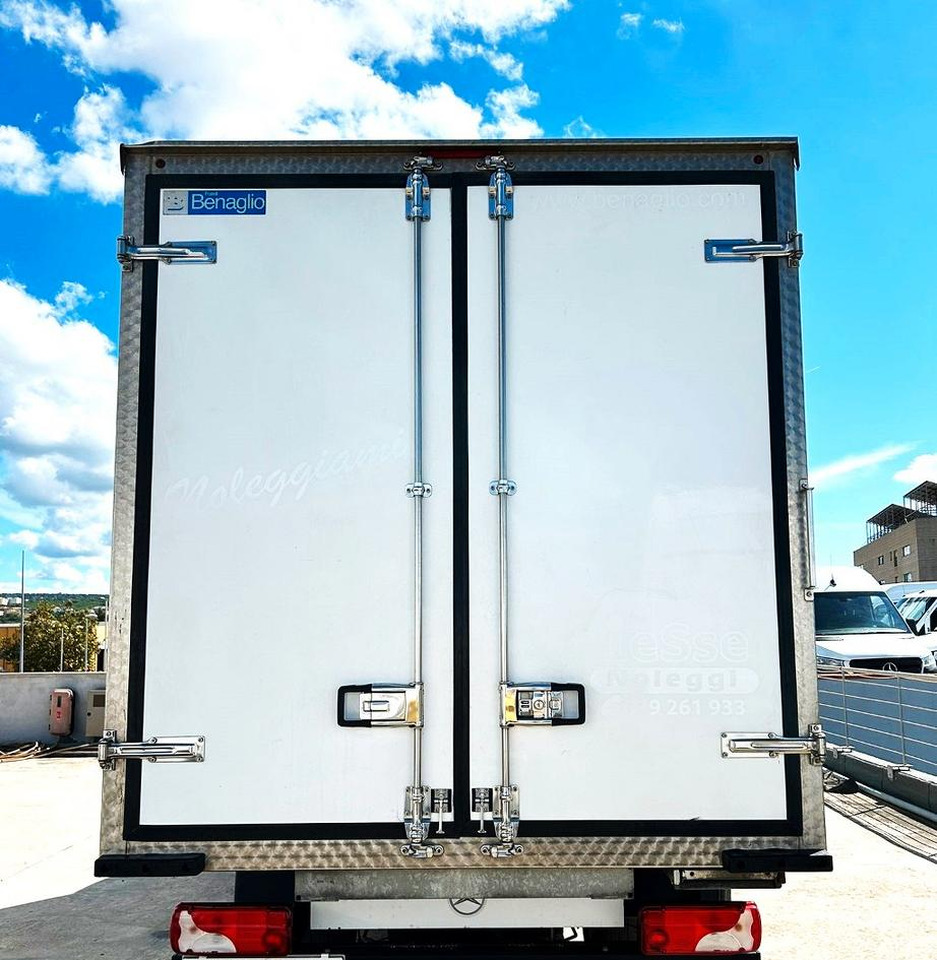Sprinter 414 T 37/35 Isotermico -20° *532 /mese - Dobozos kisteherautó: 5 kép. Sprinter 414 T 37/35 Isotermico -20° *532 /mese - Dobozos kisteherautó: 5 kép.