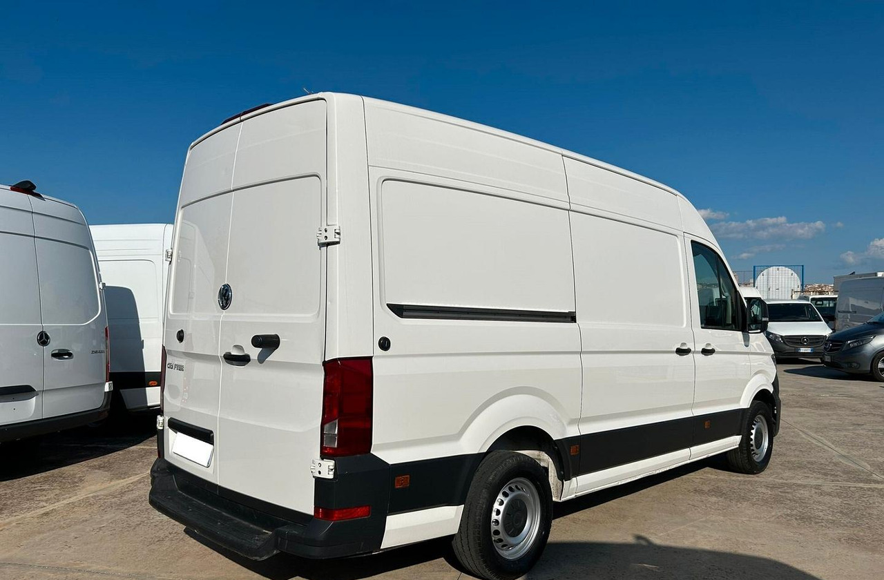 Volkswagen Crafter 2.0 TDi 150 cv L2H2 Tetto Alto - Furgon: 5 kép. Volkswagen Crafter 2.0 TDi 150 cv L2H2 Tetto Alto - Furgon: 5 kép.