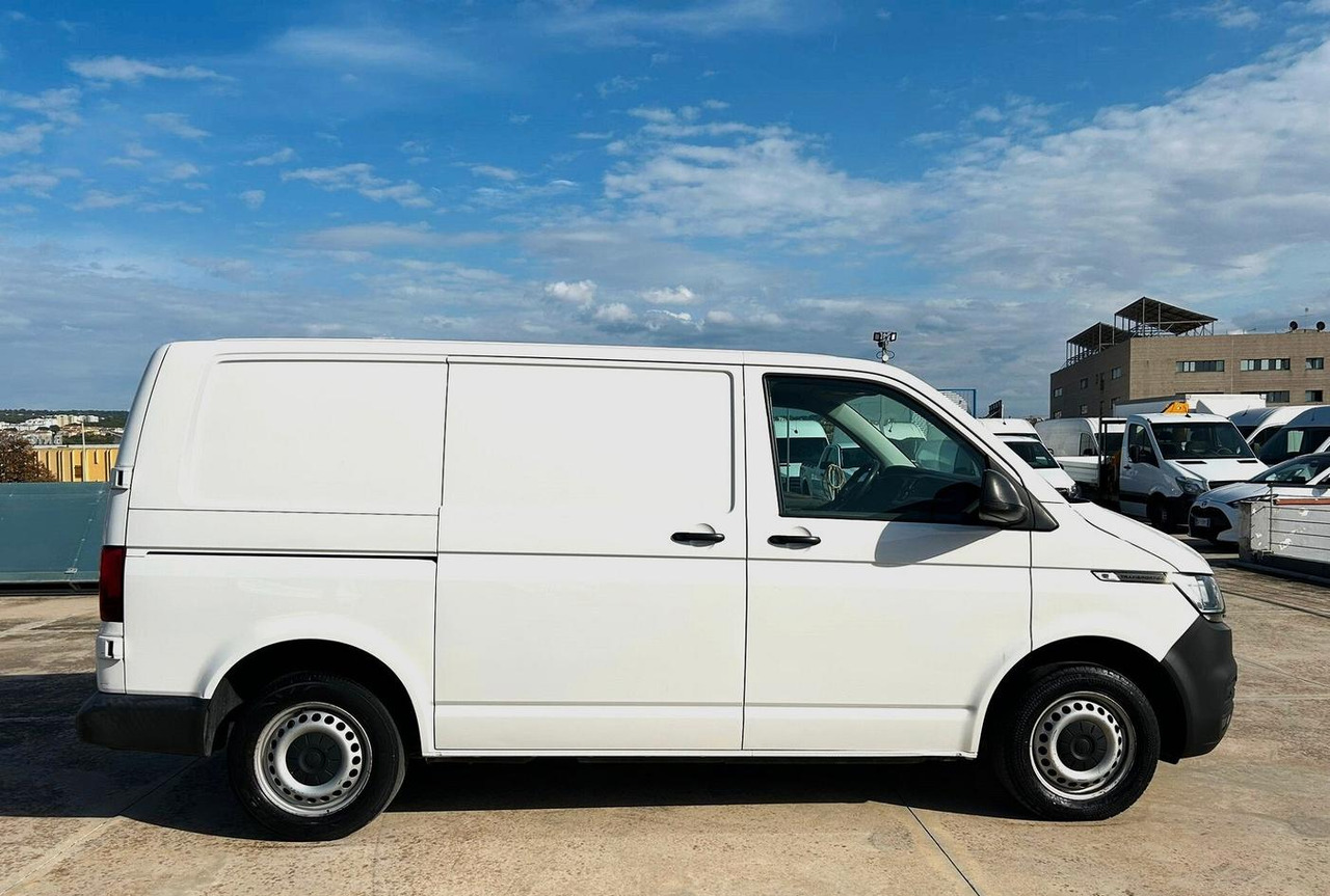 Volkswagen Transporter 2.0 TDi 150 cv - Furgon: 4 kép. Volkswagen Transporter 2.0 TDi 150 cv - Furgon: 4 kép.