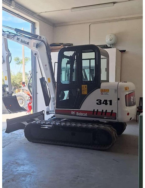 Bobcat 341 - Minikotró: 3 kép. Bobcat 341 - Minikotró: 3 kép.