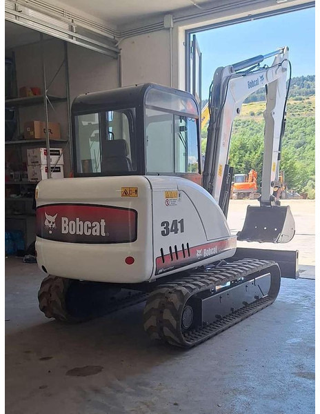 Bobcat 341 - Minikotró: 2 kép. Bobcat 341 - Minikotró: 2 kép.