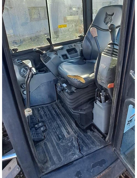 Bobcat E50 - Minikotró: 5 kép. Bobcat E50 - Minikotró: 5 kép.
