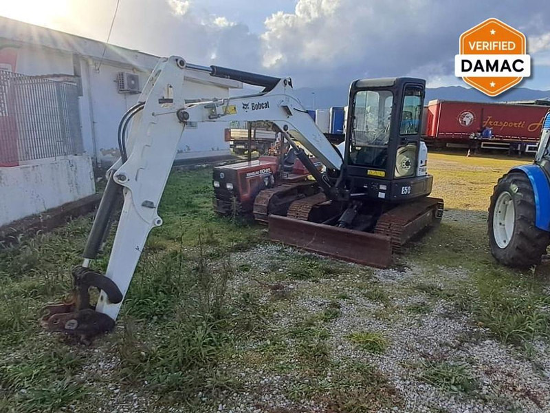 Bobcat E50 - Minikotró: 1 kép. Bobcat E50 - Minikotró: 1 kép.
