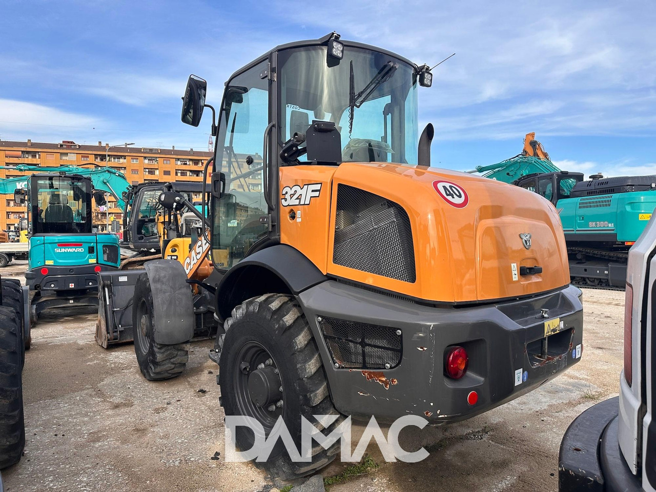 CASE 321F - Gumikerekes homlokrakodó: 3 kép. CASE 321F - Gumikerekes homlokrakodó: 3 kép.