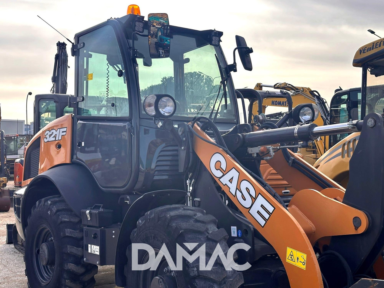 CASE 321F - Gumikerekes homlokrakodó: 5 kép. CASE 321F - Gumikerekes homlokrakodó: 5 kép.