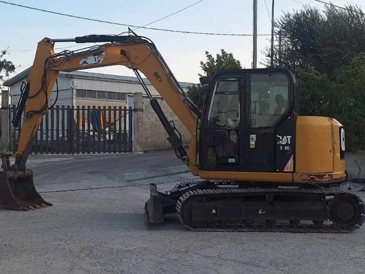 CAT 308E2CR - Lánctalpas kotró: 2 kép. CAT 308E2CR - Lánctalpas kotró: 2 kép.