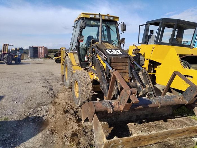 Caterpillar 432D - Kotrórakodó: 1 kép. Caterpillar 432D - Kotrórakodó: 1 kép.