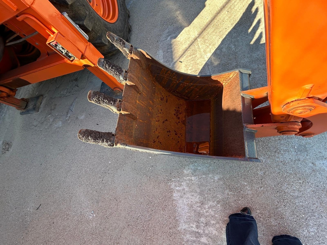 Kotrórakodó FIAT HITACHI FB100: 8 kép. Kotrórakodó FIAT HITACHI FB100: 8 kép.