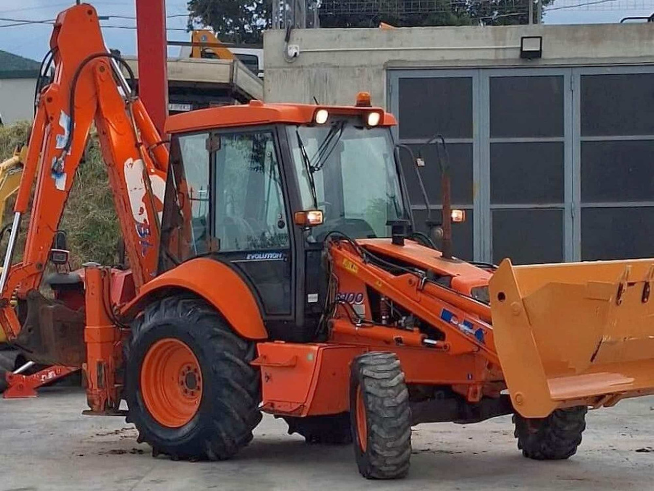 FIAT KOBELCO FB100 - Kotrórakodó: 1 kép. FIAT KOBELCO FB100 - Kotrórakodó: 1 kép.