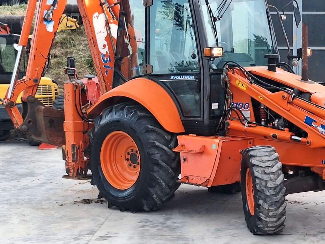 FIAT KOBELCO FB100 - Kotrórakodó: 5 kép. FIAT KOBELCO FB100 - Kotrórakodó: 5 kép.