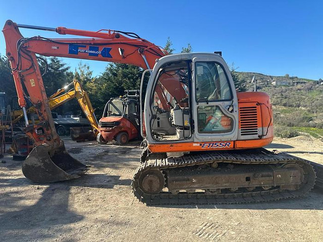 Fiat KOBELCO E115SR - Kotrógép: 2 kép. Fiat KOBELCO E115SR - Kotrógép: 2 kép.