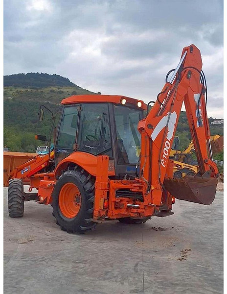 Fiat KOBELCO FB100 - Kotrórakodó: 3 kép. Fiat KOBELCO FB100 - Kotrórakodó: 3 kép.