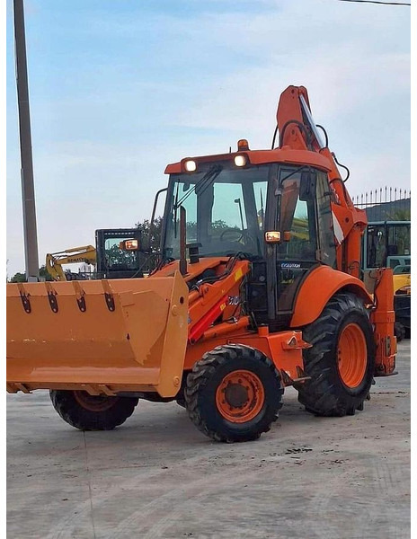 Fiat KOBELCO FB100 - Kotrórakodó: 2 kép. Fiat KOBELCO FB100 - Kotrórakodó: 2 kép.
