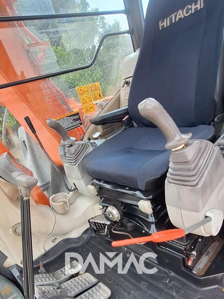 HITACHI ZX70LC - Minikotró: 5 kép. HITACHI ZX70LC - Minikotró: 5 kép.