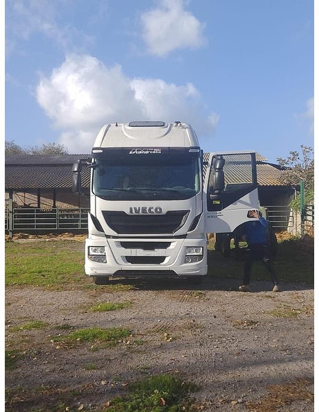 Iveco STRALIS 330 EEV - Platós félpótkocsi: 3 kép. Iveco STRALIS 330 EEV - Platós félpótkocsi: 3 kép.
