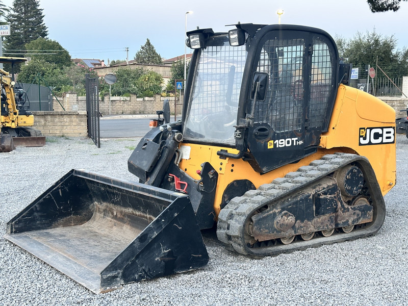 JCB 190THF - Kompakt lánctalpas rakodó: 1 kép. JCB 190THF - Kompakt lánctalpas rakodó: 1 kép.