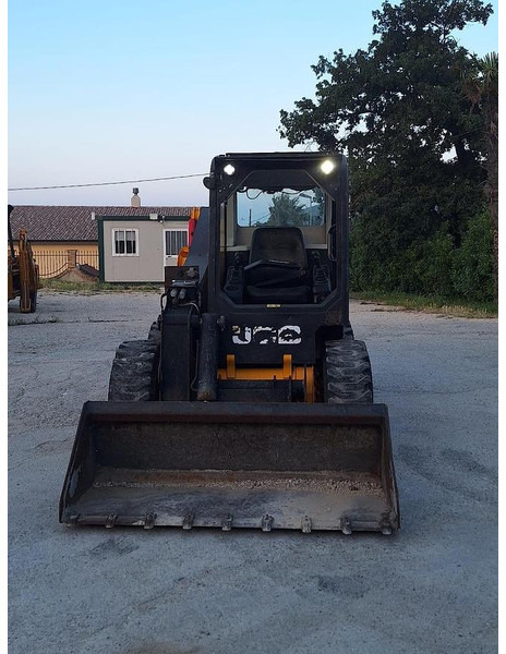 JCB 225 - Kompakt lánctalpas rakodó: 2 kép. JCB 225 - Kompakt lánctalpas rakodó: 2 kép.