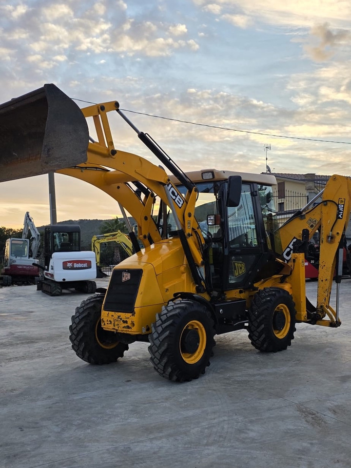 JCB 2CX - Kotrórakodó: 2 kép. JCB 2CX - Kotrórakodó: 2 kép.