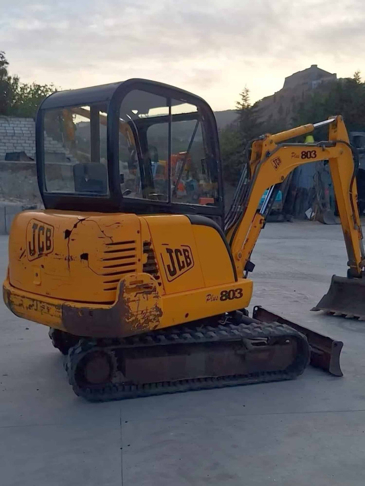 JCB 803 - Minikotró: 2 kép. JCB 803 - Minikotró: 2 kép.